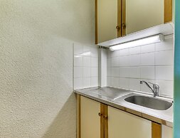3-person Lakefront Stay in Miremont