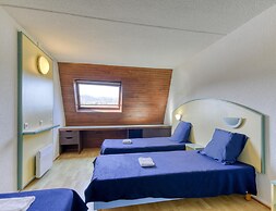 3-person Lakefront Stay in Miremont