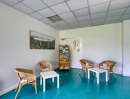 3-person Lakefront Stay in Miremont