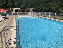 3-person Lakefront Stay in Miremont