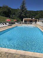 3-person Lakefront Stay in Miremont