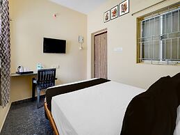 Deluxe Karanodai Formerly Sri Vari Rooms