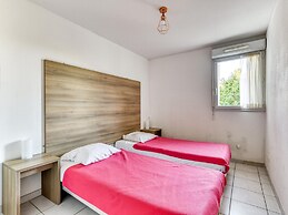 AC Apartment With Pool View for 4