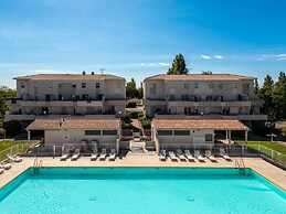 AC Apartment With Pool View for 4