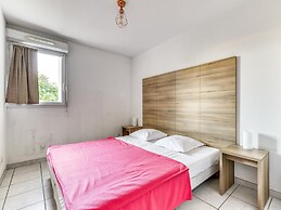 AC Apartment With Pool View for 4
