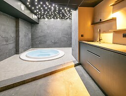 Cozy Stay With Sleeping Alcove