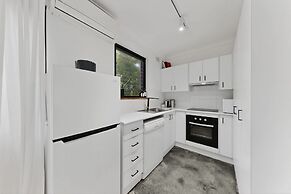 Beachside 1-bed Retreat With Parking Cronulla