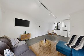 Beachside 1-bed Retreat With Parking Cronulla