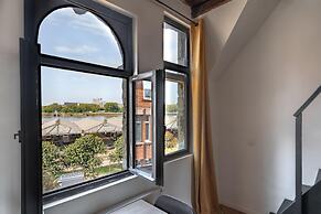 Two-bedroom Apartment by the River