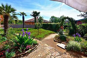 Holiday Garden Retreat