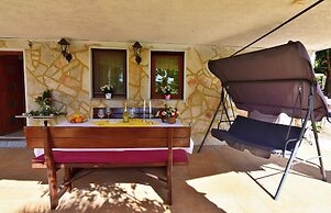 Holiday Garden Retreat