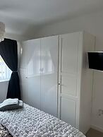 Tranquil Solihull Retreat - 3 Bedroom House