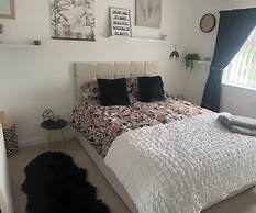 Tranquil Solihull Retreat - 3 Bedroom House