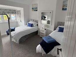 Tranquil Solihull Retreat - 3 Bedroom House
