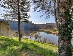 Lake View Miremont Apartment for 5