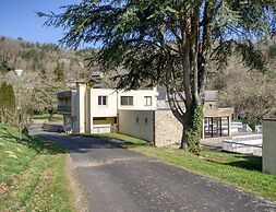 Lake View Miremont Apartment for 5