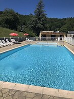 Lake View Miremont Apartment for 5