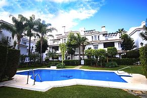 Modern 3 Bedroom Pool Access Apartment F-7