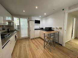 Modern 3 Bedroom Pool Access Apartment F-7