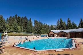 Family Alpine Base for 5 in Doucy