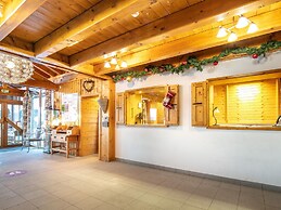 Large Alpine Family Stay in Doucy