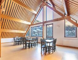Spacious Group Accommodation in the Valley