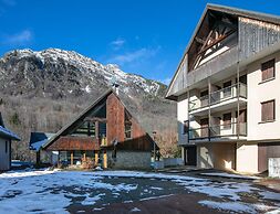 Spacious Group Accommodation in the Valley