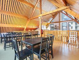 Spacious Group Accommodation in the Valley