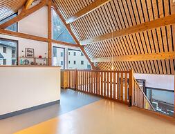 Spacious Group Accommodation in the Valley