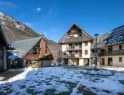 Spacious Group Accommodation in the Valley