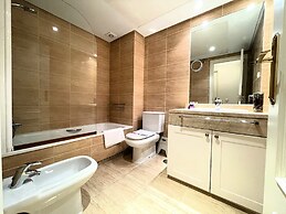 Modern 2-bedroom Apartment With Private Underground Parking Lift Acces