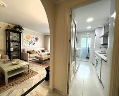 Modern 2-bedroom Apartment With Private Underground Parking Lift Acces