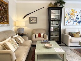 Modern 2-bedroom Apartment With Private Underground Parking Lift Acces