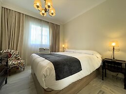 Modern 2-bedroom Apartment With Private Underground Parking Lift Acces
