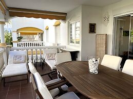 Modern 2-bedroom Apartment With Private Underground Parking Lift Acces