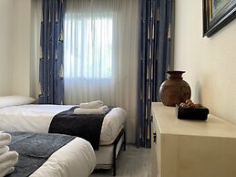 Modern 2-bedroom Apartment With Private Underground Parking Lift Acces