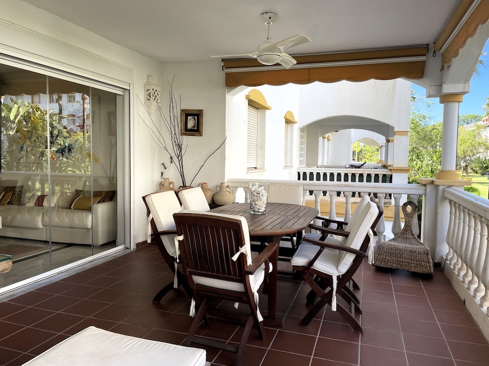 Modern 2-bedroom Apartment With Private Underground Parking Lift Acces