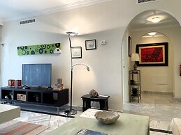 Modern 2-bedroom Apartment With Private Underground Parking Lift Acces