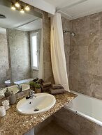 2 Bedroom Top Floor Montain Views