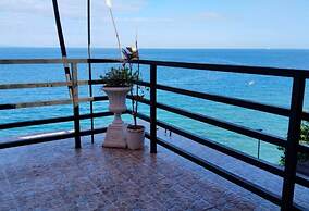 Cliff Cabanas by Hiverooms