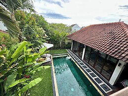 Villa 3BR Canggu 5 Mins to Berawa Beach
