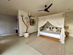 Villa 3BR Canggu 5 Mins to Berawa Beach