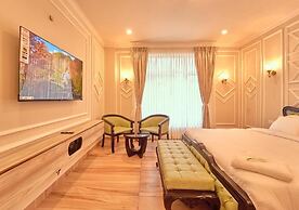 KING PALACE BY VOYE HOMES