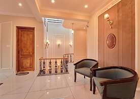 KING PALACE BY VOYE HOMES