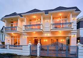 KING PALACE BY VOYE HOMES