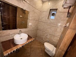 Hotel Twamev Peeragarhi