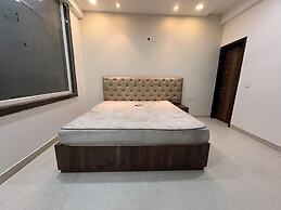 Hotel Twamev Peeragarhi