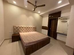 Hotel Twamev Peeragarhi