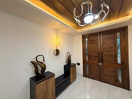Oak & Amber Retreat
