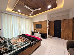 Oak & Amber Retreat